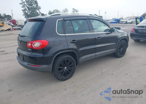 2010 Volkswagen Tiguan Wolfsburg Edition z USA, uszkodzony, nr VIN WVGAV7AXXAW522476